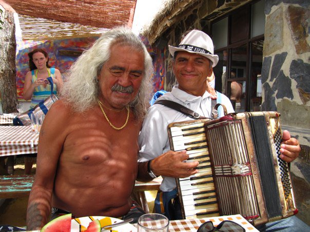 20100708 Freddie y hombre Romani con su accordion 2