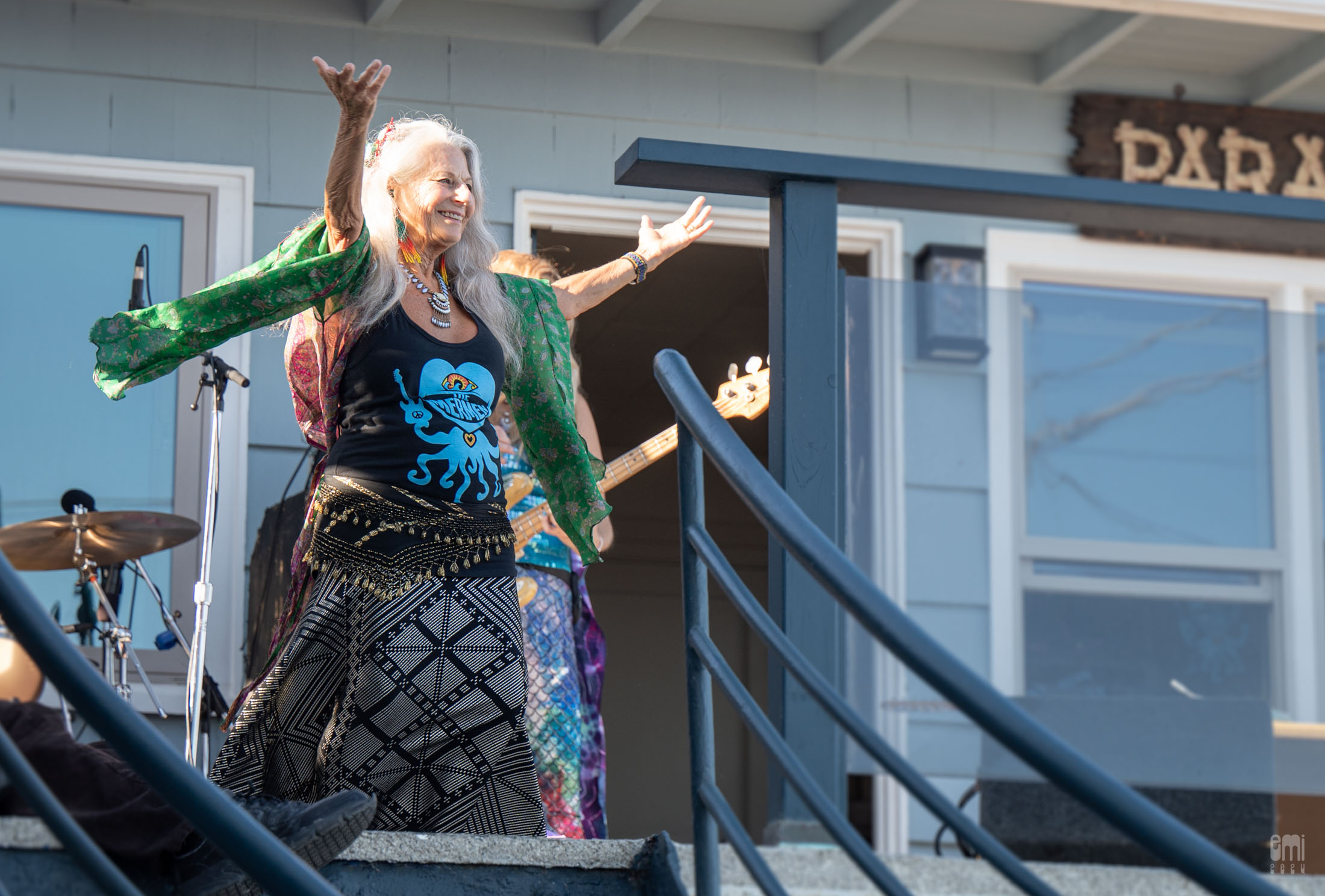 2024.9.1 Marianna dancing to the waves, the sea, the wind, and the music of The Mermen at Pleasure Point Outdoors 2024. photo by emi